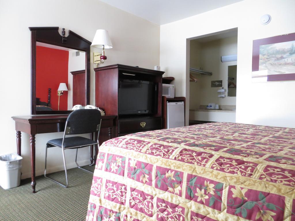 Americas Best Value Inn Arkansas City Esterno foto